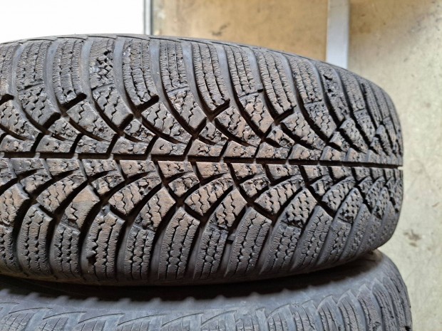 1db 195/65 R15 Goodyear Ultragrip 9 téli gumi eladó!!! ára 5000Ft