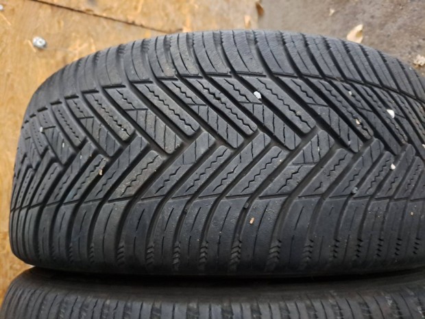 1db 215/45 R17 Hankook Kinergy 4S 2 N�gy�vszakos gumi elad�! (DOT2021)