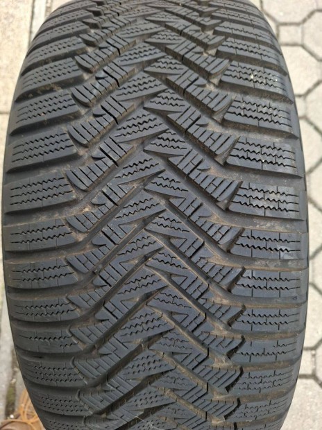 1db 225/40R18 92V M+S t�li gumi elad�!