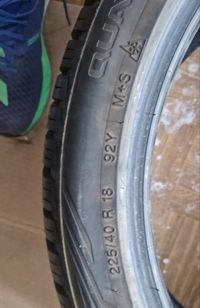 1db 95%-os Vredestein Quatrac Pro _ 225/40R18