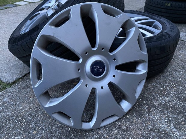 1db Ford gyári 16"-os dísztárcsa eladó