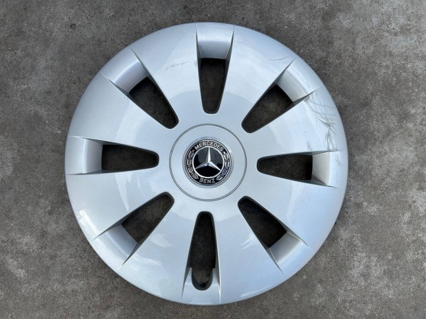 1db Mercedes 16-os gy�ri diszt�rcsa!