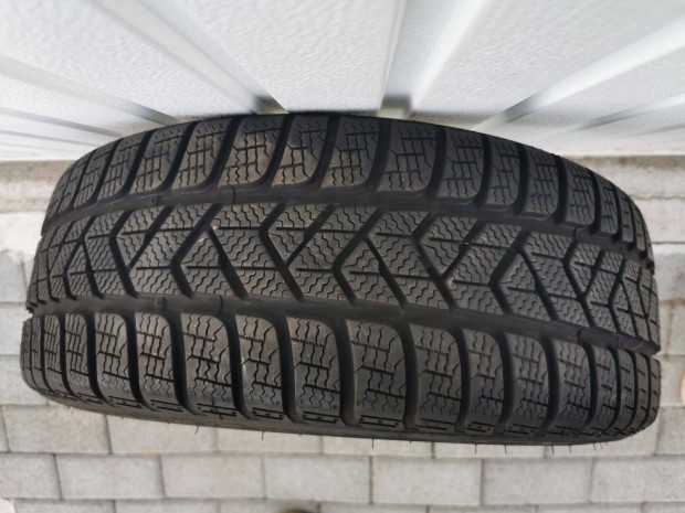 1db Pirelli Sottozero 3 205/40 R18 86V t�li gumi elad�