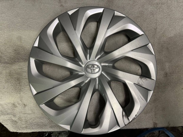 1db Toyota 16-os gyári disztárcsa!