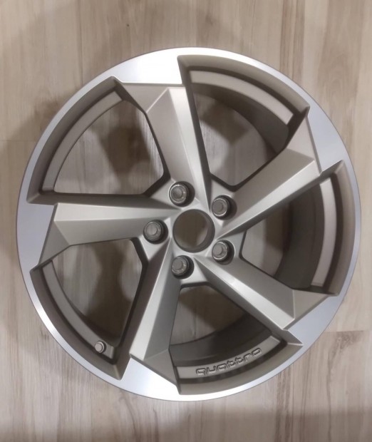 1db j Audi RS3 Quattro Rotor 18collos alufelni