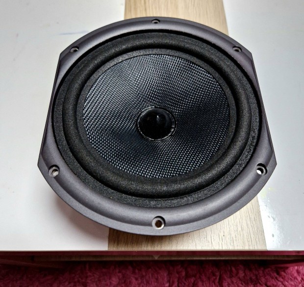 1db. Wharfedale mlynyom