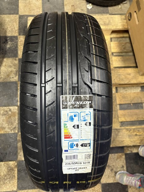 1db ! ! ! �j 235/55 R19 Dunlop Sportmaxx RT