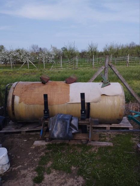 2000 literes tartály eladó