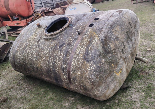 2000 literes �vegsz�las tart�ly