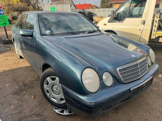 2001 Mercedes E 220 W210 -61196- bontott alkatrszek