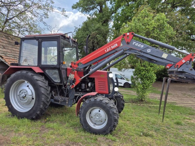 2001 Mtz 820 Metál Fach homlokrakodóval