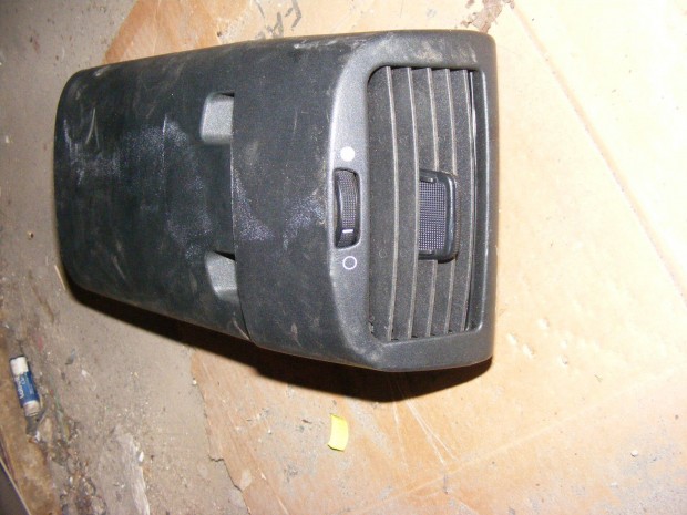 2003-as Fiat Stilo Hátsó Középső Szellőző
