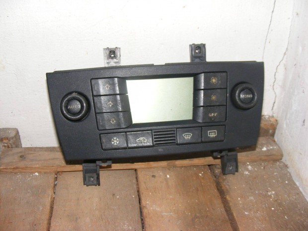 2003-as Fiat Stilo Kzpkonzol vezrl panel
