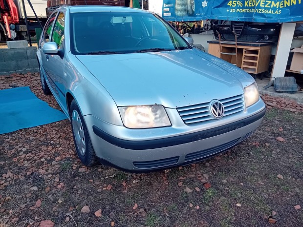 2003-as Volkswagen bora karosszria elemek szp belsvel 