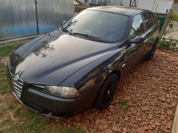 2003-as  alfa 156 1.9 jtd facelift karosszria elemek 