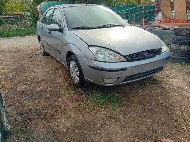 2003-as ford focus 1.4b mk1 karossz�ria elemek 