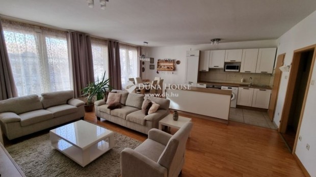 2003-ban �p�lt lak�s a Halk�zben!