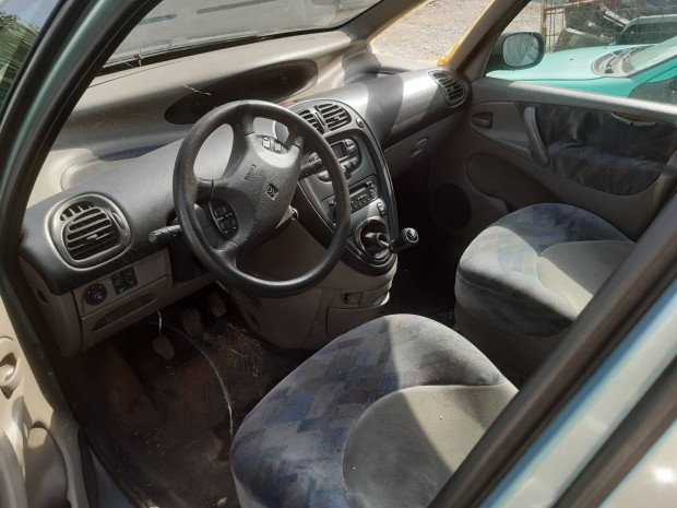 2004-es citroen xsara picasso 1.6b karosszéria elemek
