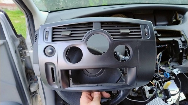 2005 Renault Scenic 2 műszerfal elemei