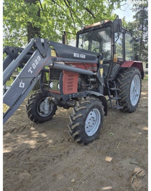 2006 Mtz 820 Metál Fach homlokrakodóval