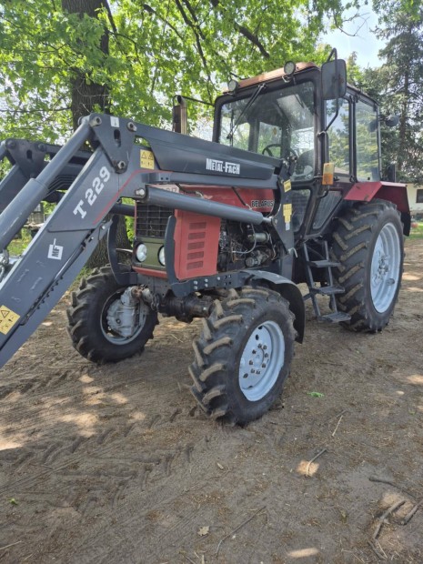 2006 Mtz 820 Metál Fach homlokrakodóval