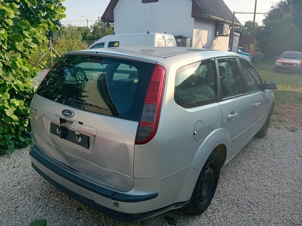 2006-os ford focus mk2 karossz�ria elemek 