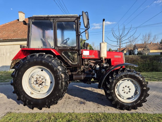 2008 MTZ 820.2 traktor új taurus gumikkal