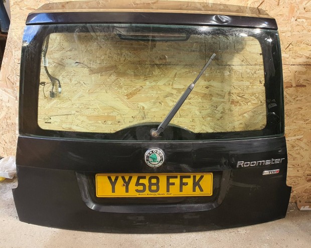 2008 Skoda Roomster csomagtér ajtó karosszéria elemek