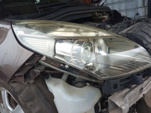 2009-es Renault Scenic 3, jobb első xenon fényszóró eladó. Trafó benne