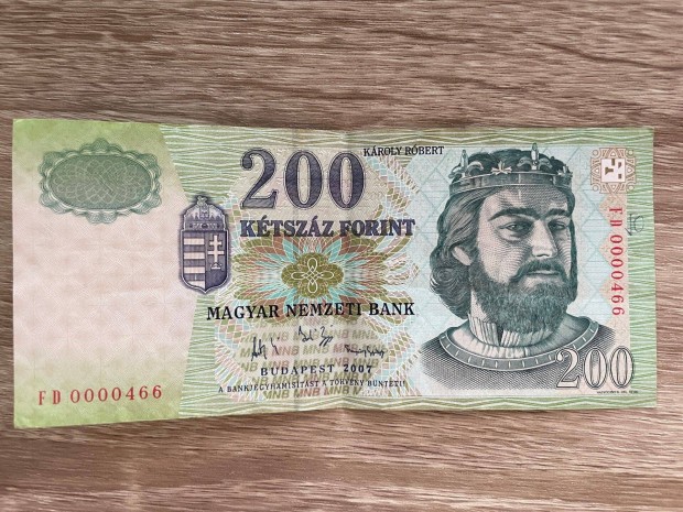 200 forint elad