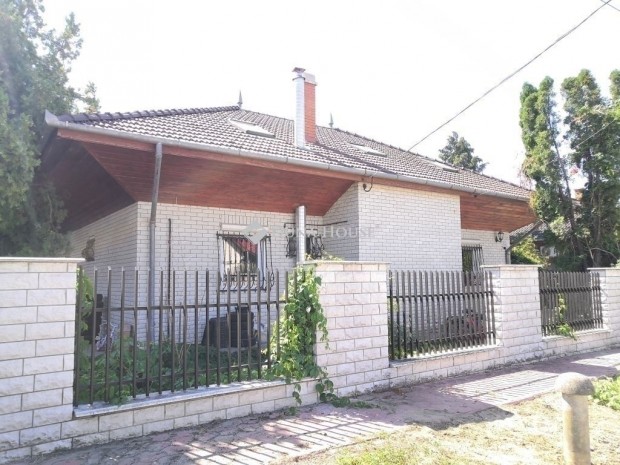 200 nm-es h�z elad� Als�n�medi