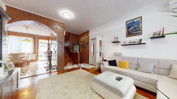 200 nm-es h�z elad� Kisv�rda