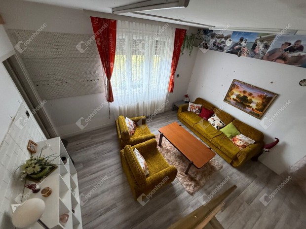 200 nm-es h�z elad� Pacsa