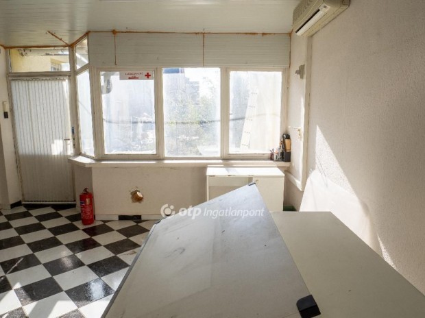 200 nm-es h�z kiad� Debrecen