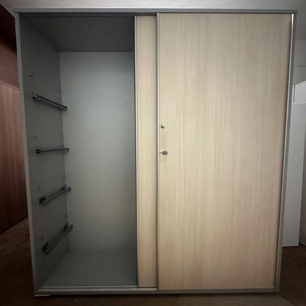 200x180 cm tolóajtós irodai szekrény, polcos és függőmappatartós, LAS