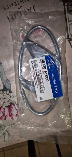 2012- Hyundai i30 kombi h�ts� ajt� embl�ma elad�