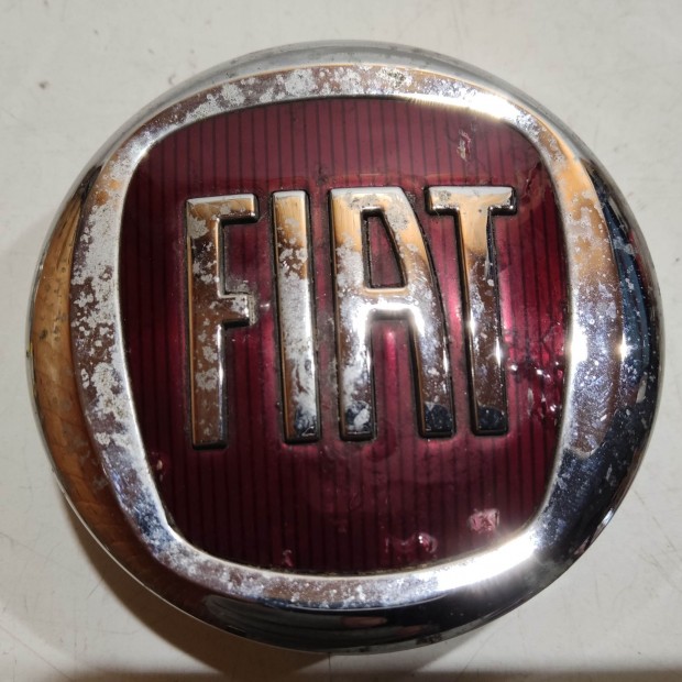 201306 Fiat Freemon Felni közép kupak, a képen látható állapotban