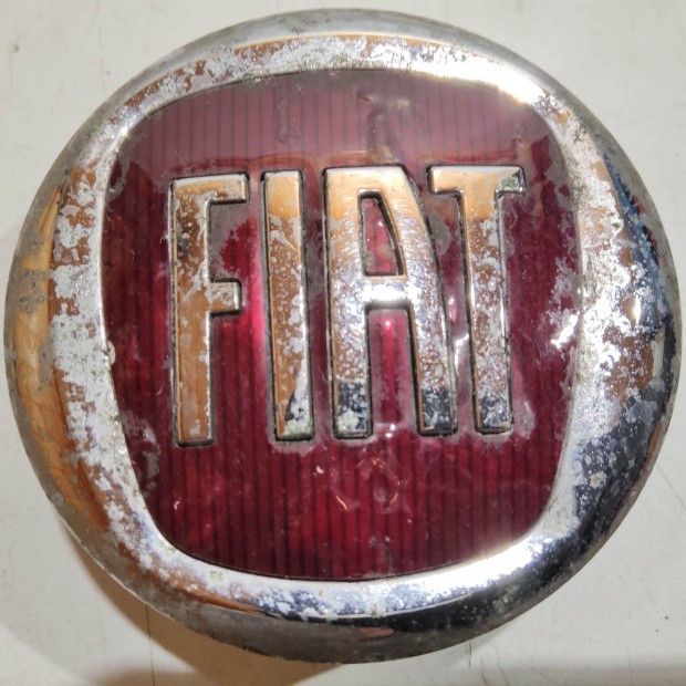 201308 Fiat Freemon Felni közép kupak, a képen látható állapotban