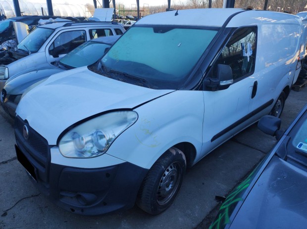 2014 Fiat Doblo 1.3 diesel, manu�lis- balkorm�nyos j�rm� bont�sa!