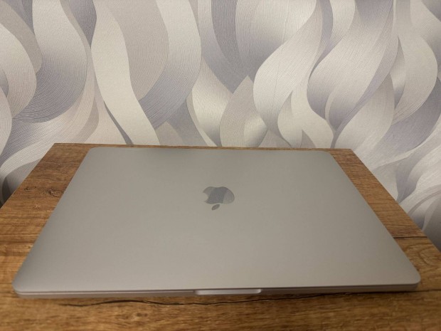 2016 Macbook Pro Retina 13" 256 GB, Magyar billentyzet