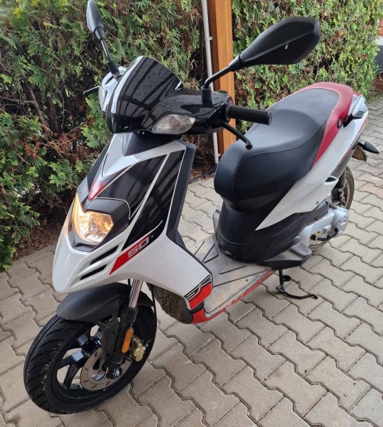 2017 Aprilia SR 50 motard robog