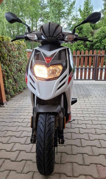 2017 Aprilia SR 50 motard robogó