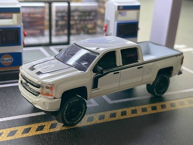 2017 Chevrolet Silverado modellaut - Greenlight 1:64 mret