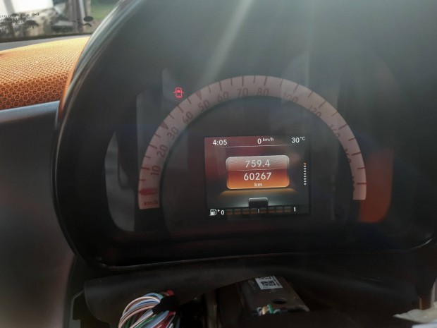 2017-es smart forfour karosszéria elemek szép belsővel