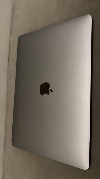 2017 macbook pro 13' 256GB 8GB ram