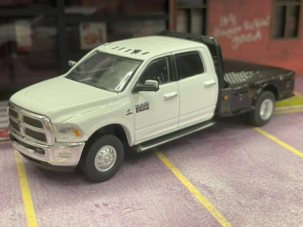 2018 RAM 3500 Laramie modellaut - Greenlight 1:64 mret