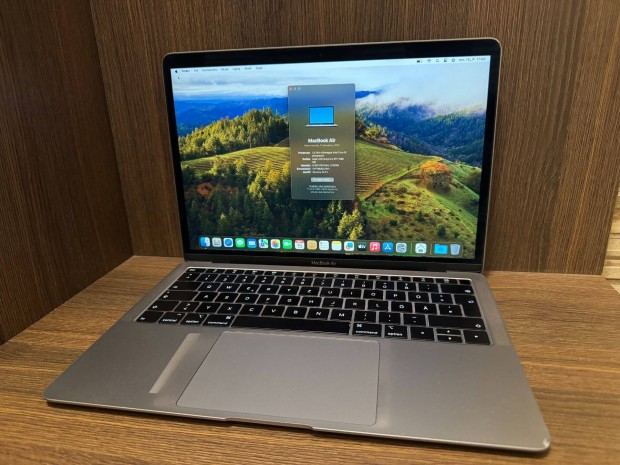 2019 Macbook Air Retina 13" 8GB RAM, 256 GB SSD