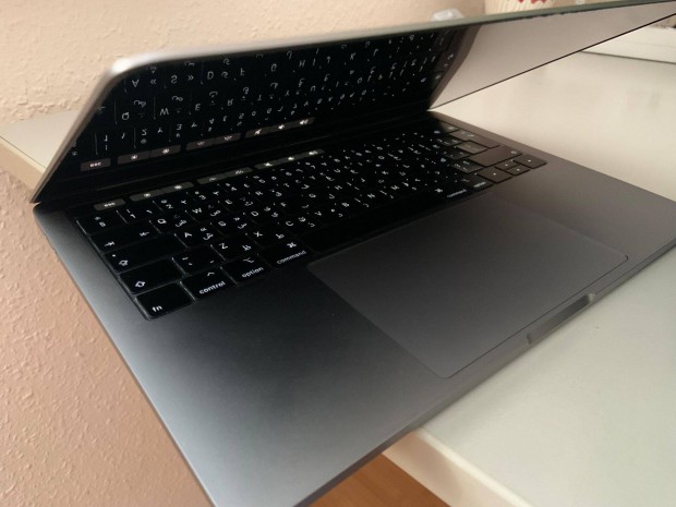 2019 Macbook Pro 13 hvelykes, Intel Core i5, 8GB RAM, 256GB SSD Touch