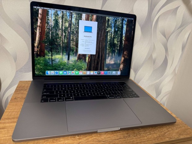 2019 Macbook Pro 15" Touch Bar, i7, 16GB RAM, 256 GB SSD
