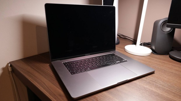 2019 Macbook Pro 16" (Alkatrsz)